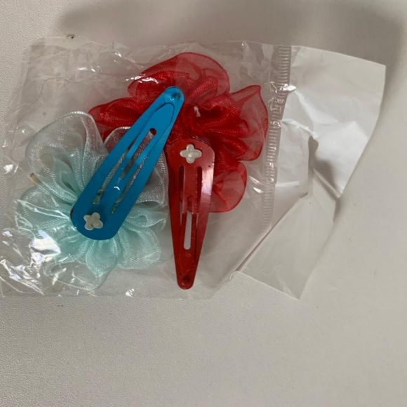 Masha and the Bear hair clips set of 4 - Picture 3 of 7